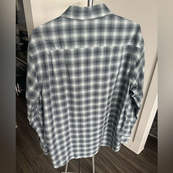 Men’s Large Orvis Button Down - Picture 2 of 2